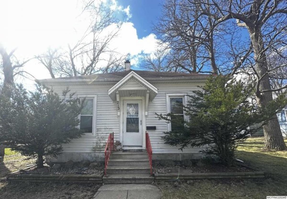 Picture of Home For Sale in Mason City, Iowa, United States