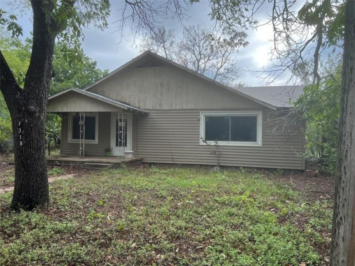 Picture of Home For Sale in Eastland, Texas, United States