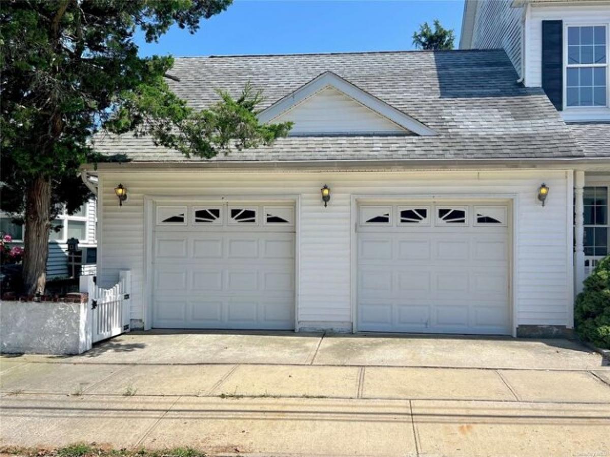 Picture of Home For Sale in Point Lookout, New York, United States