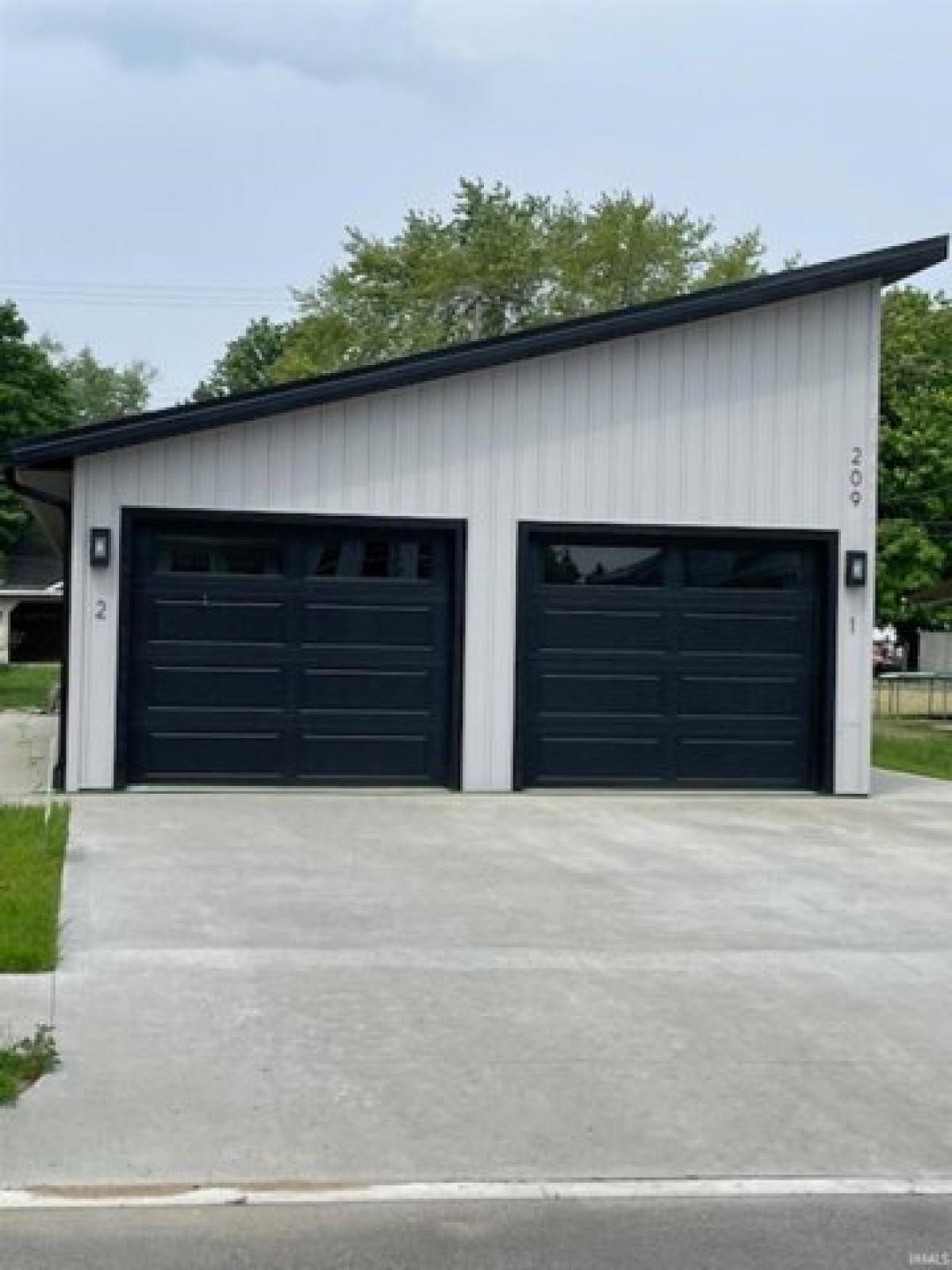 Picture of Home For Sale in Topeka, Indiana, United States