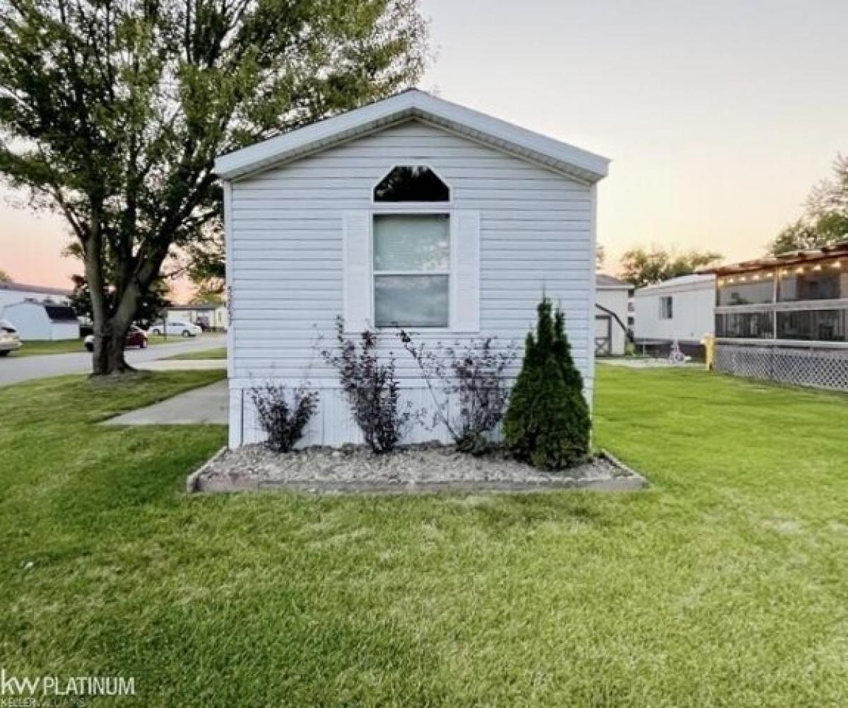 Picture of Home For Sale in Chesterfield, Michigan, United States