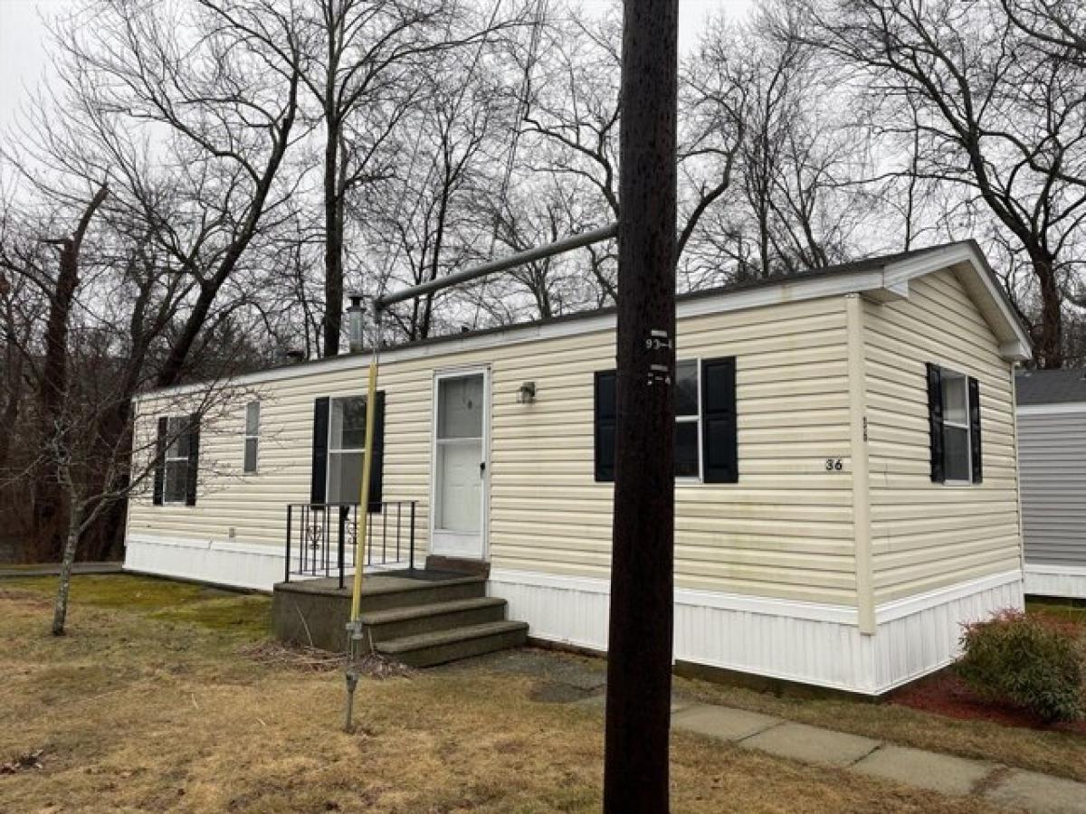 Picture of Home For Sale in Auburn, Massachusetts, United States