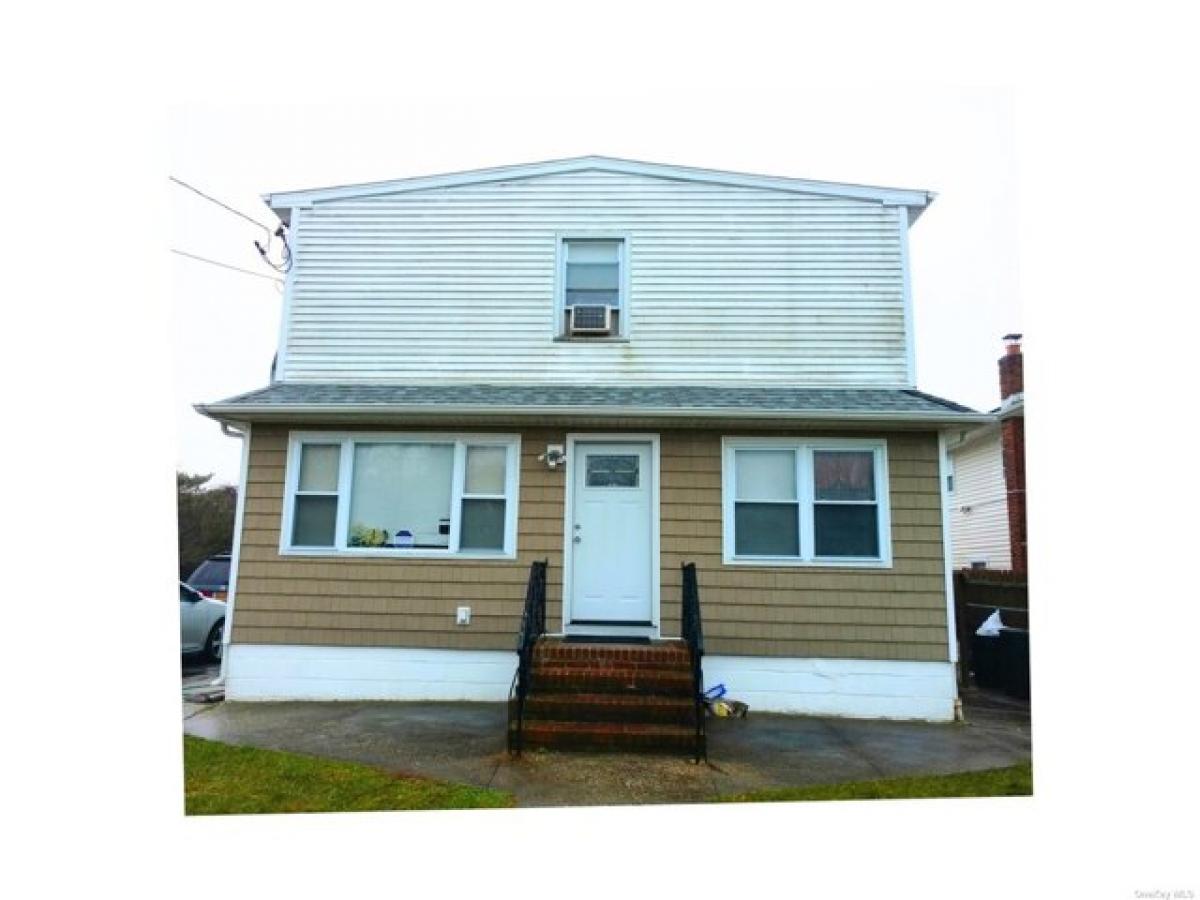 Picture of Apartment For Rent in Shirley, New York, United States