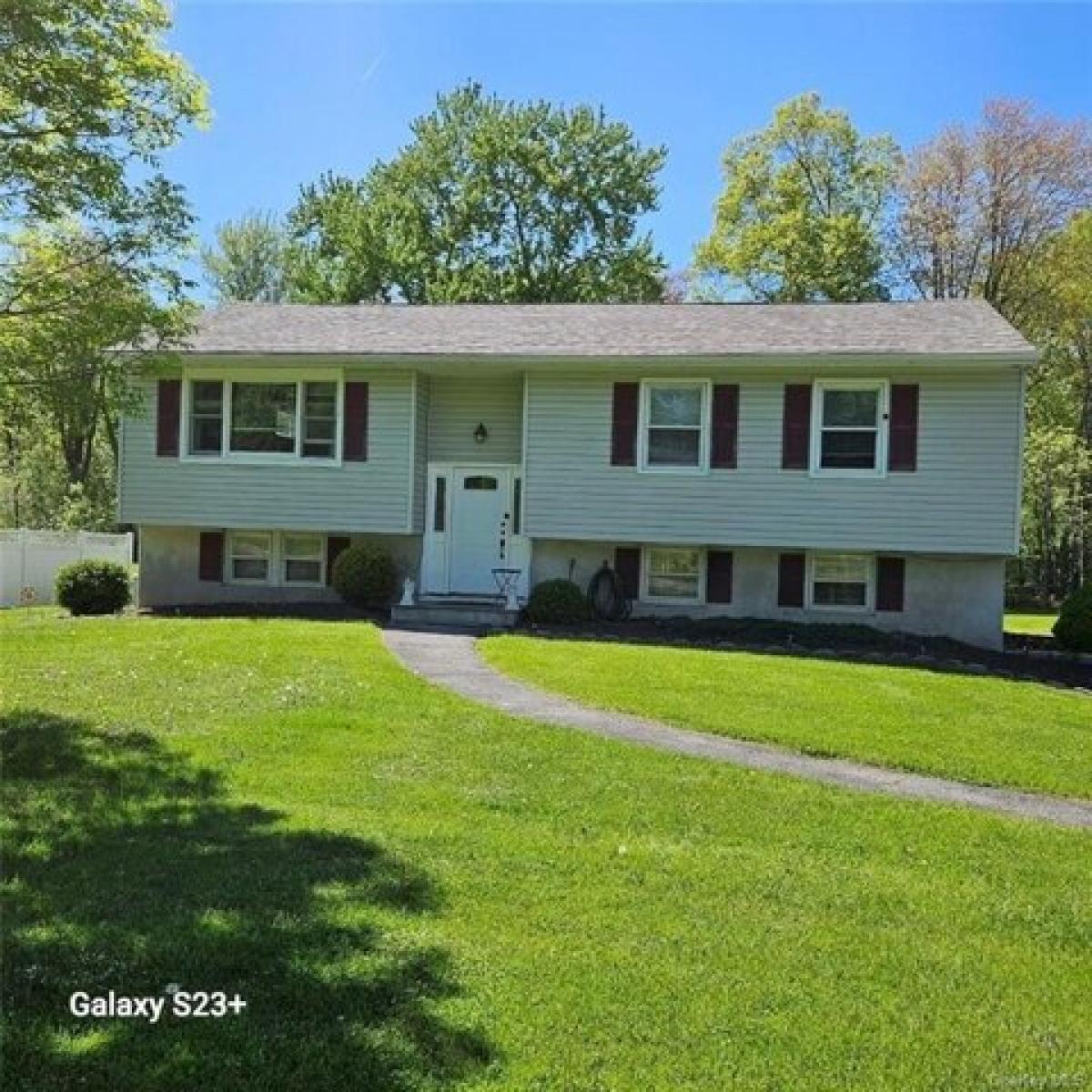 Picture of Home For Sale in Wappingers Falls, New York, United States