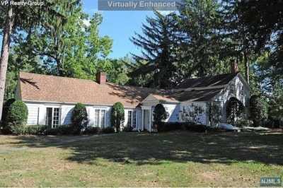 Home For Sale in Saddle River, New Jersey