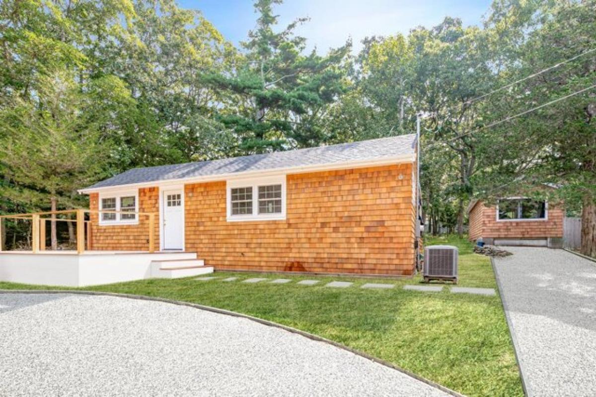 Picture of Home For Sale in East Hampton, New York, United States