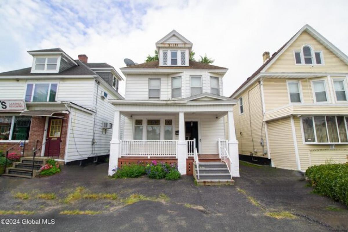 Picture of Home For Sale in Schenectady, New York, United States