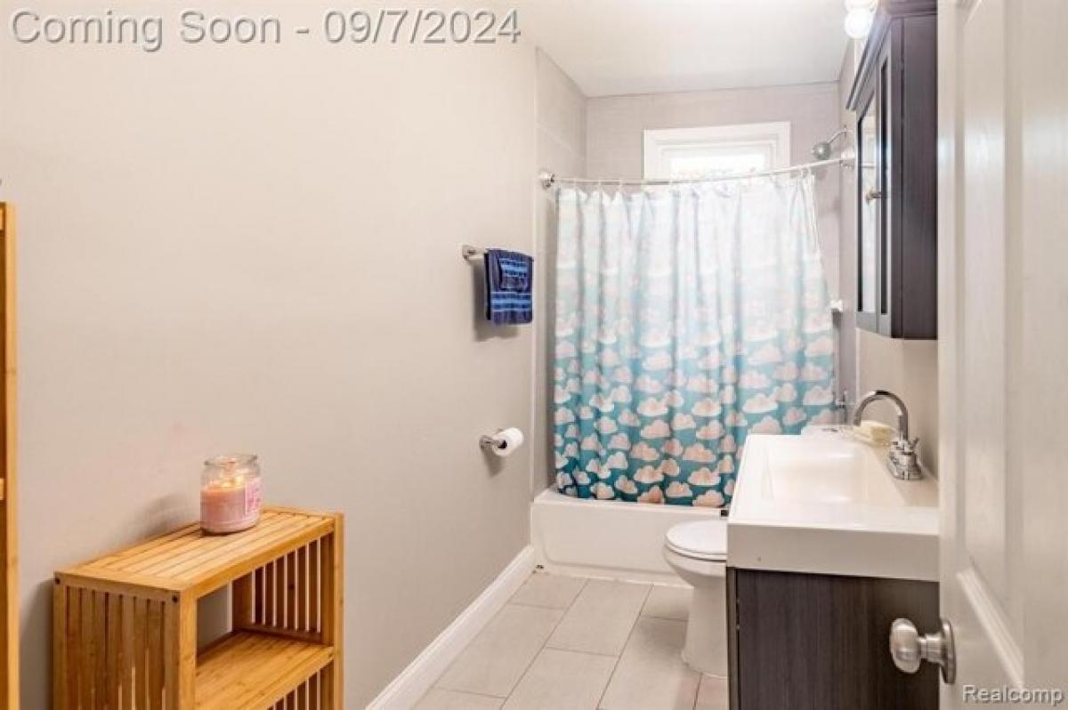 Picture of Home For Sale in Farmington, Michigan, United States