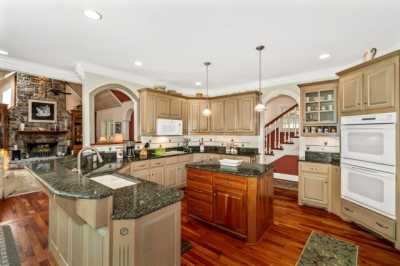 Home For Sale in Charlotte, Tennessee