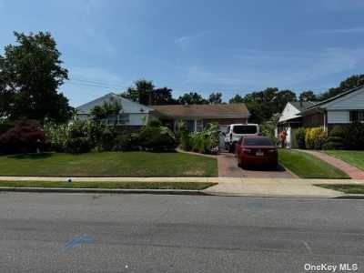 Home For Sale in Elmont, New York