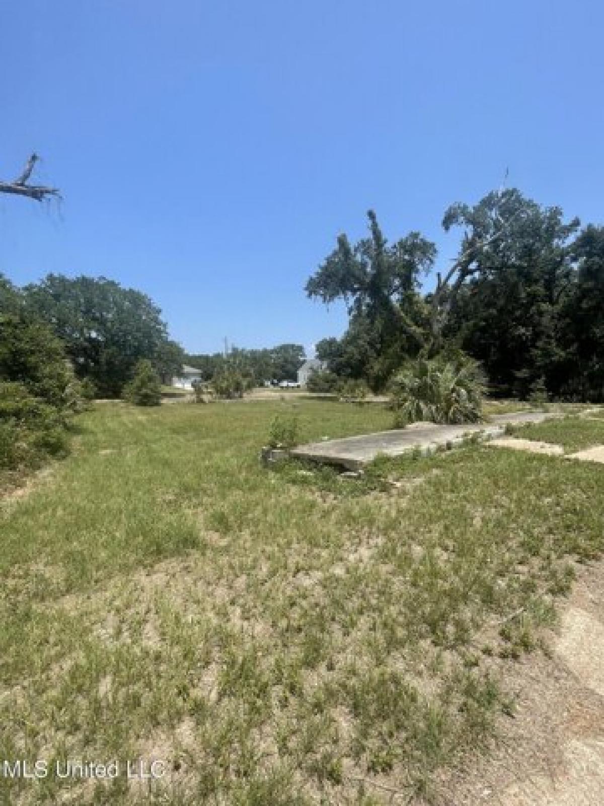 Picture of Residential Land For Sale in Gulfport, Mississippi, United States