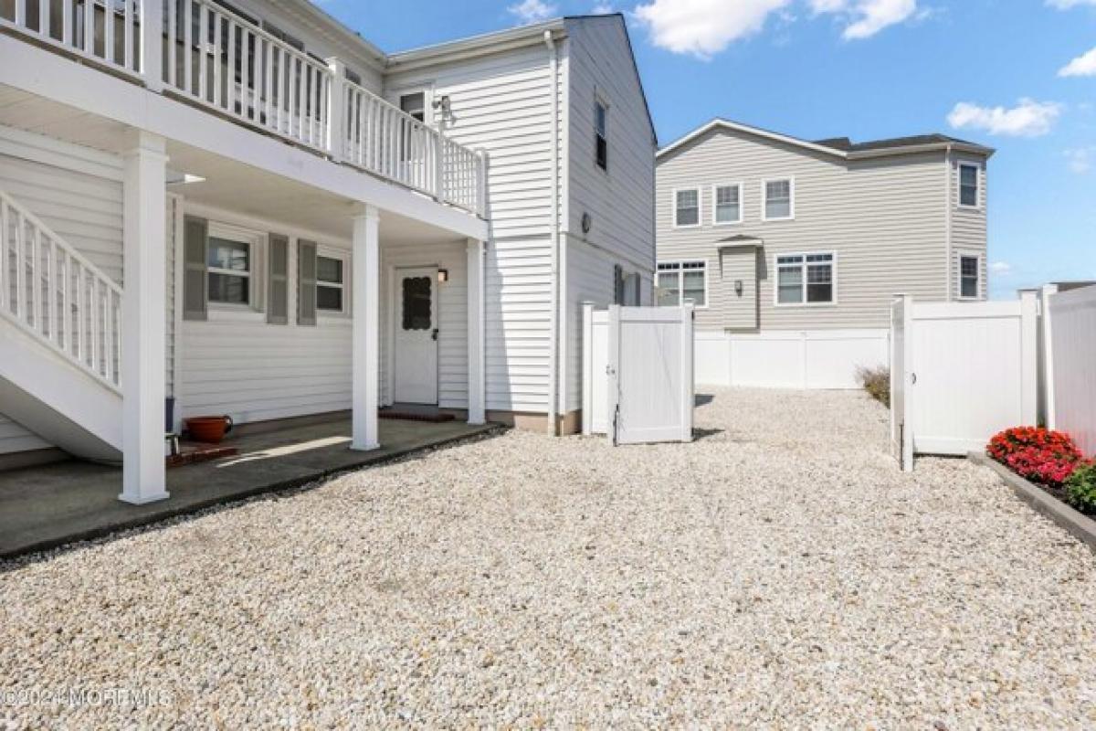 Picture of Home For Sale in Lavallette, New Jersey, United States