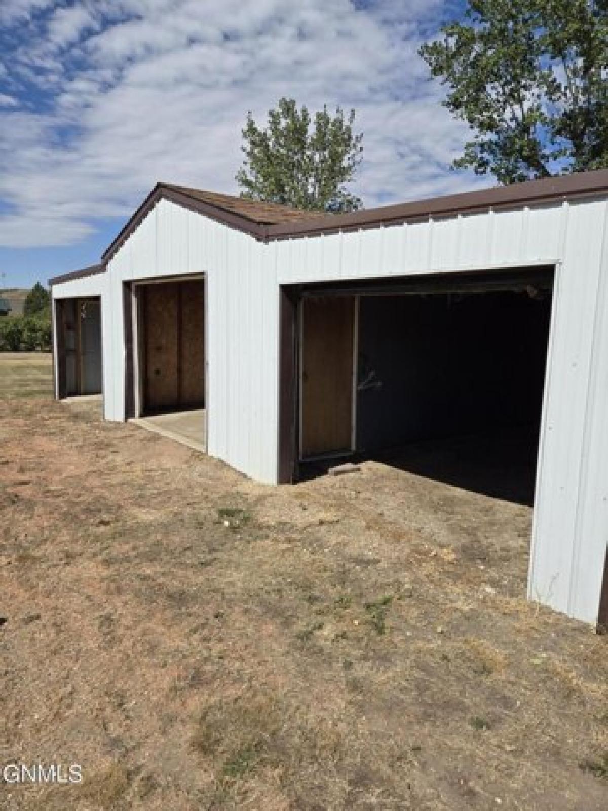 Picture of Residential Land For Sale in Watford City, North Dakota, United States