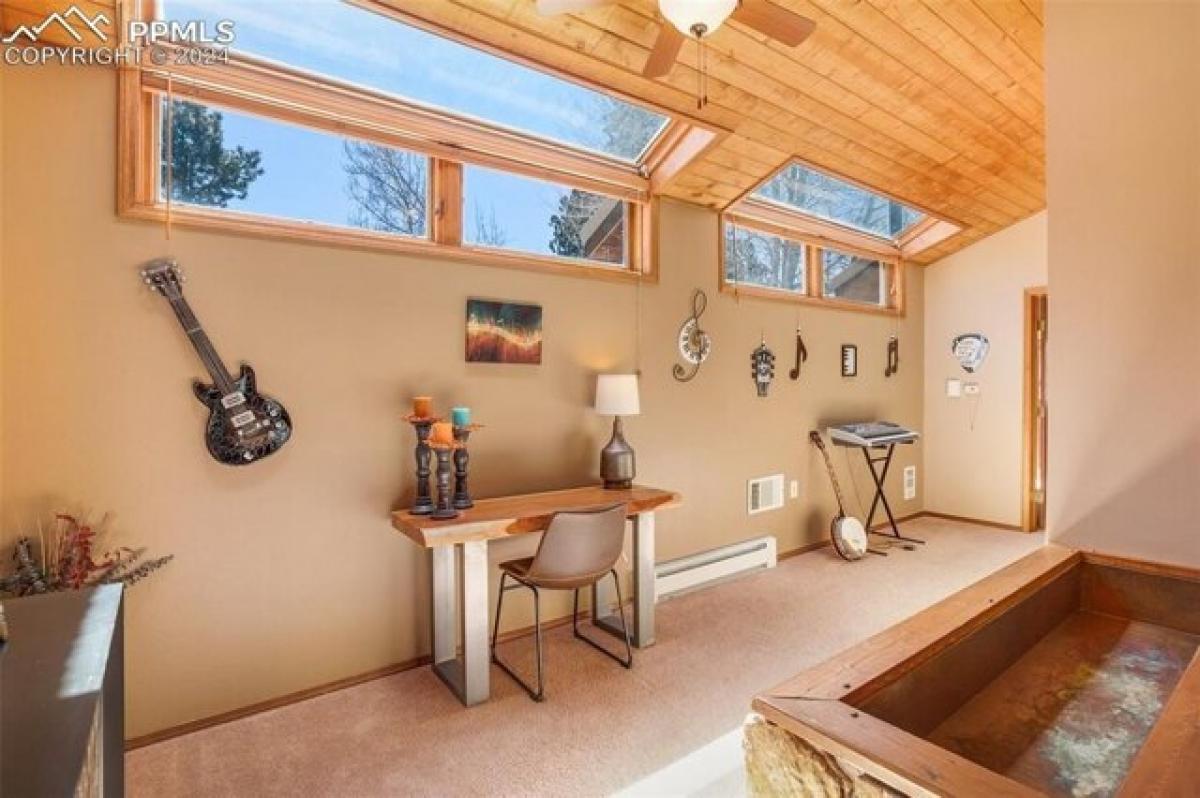 Picture of Home For Sale in Woodland Park, Colorado, United States