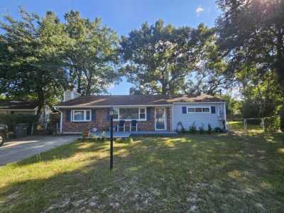 Home For Sale in Hanahan, South Carolina