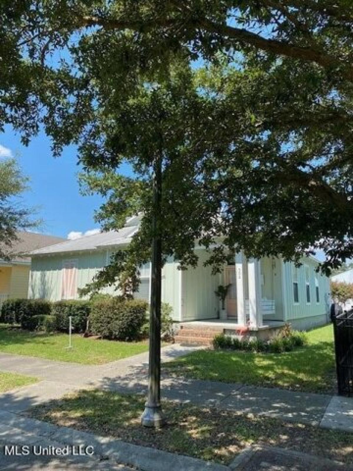 Picture of Home For Sale in Bay Saint Louis, Mississippi, United States