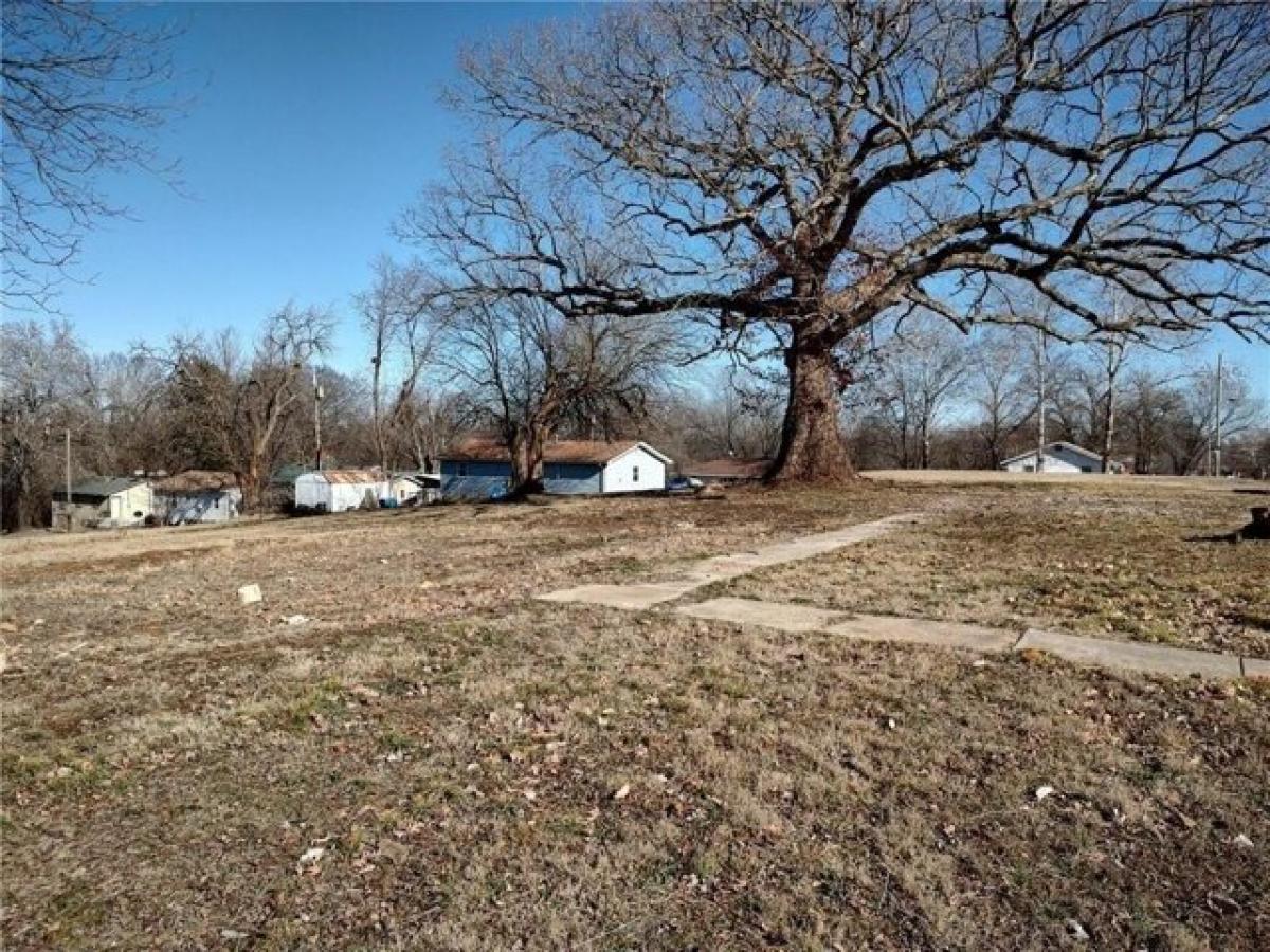 Picture of Residential Land For Sale in El Dorado Springs, Missouri, United States