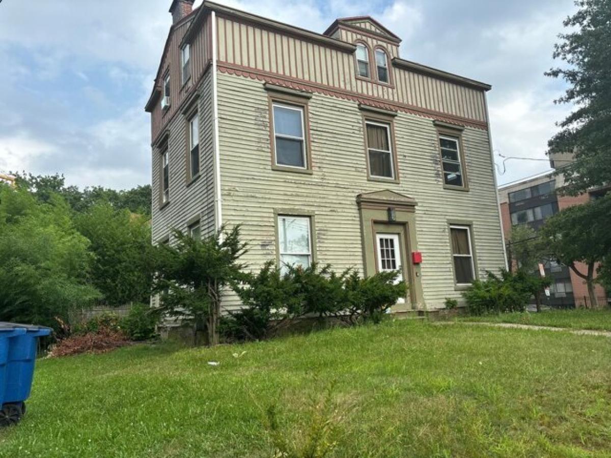 Picture of Home For Sale in New Haven, Connecticut, United States