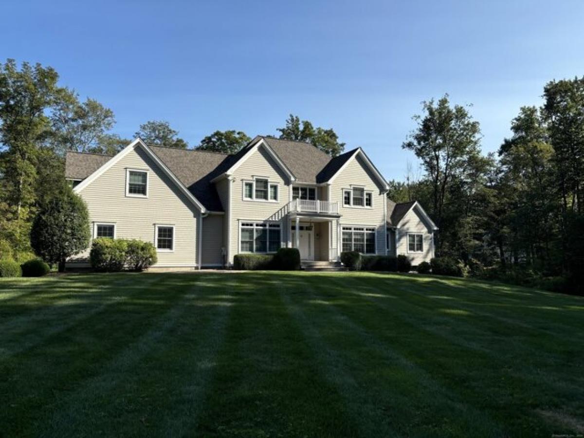 Picture of Home For Sale in Bethel, Connecticut, United States