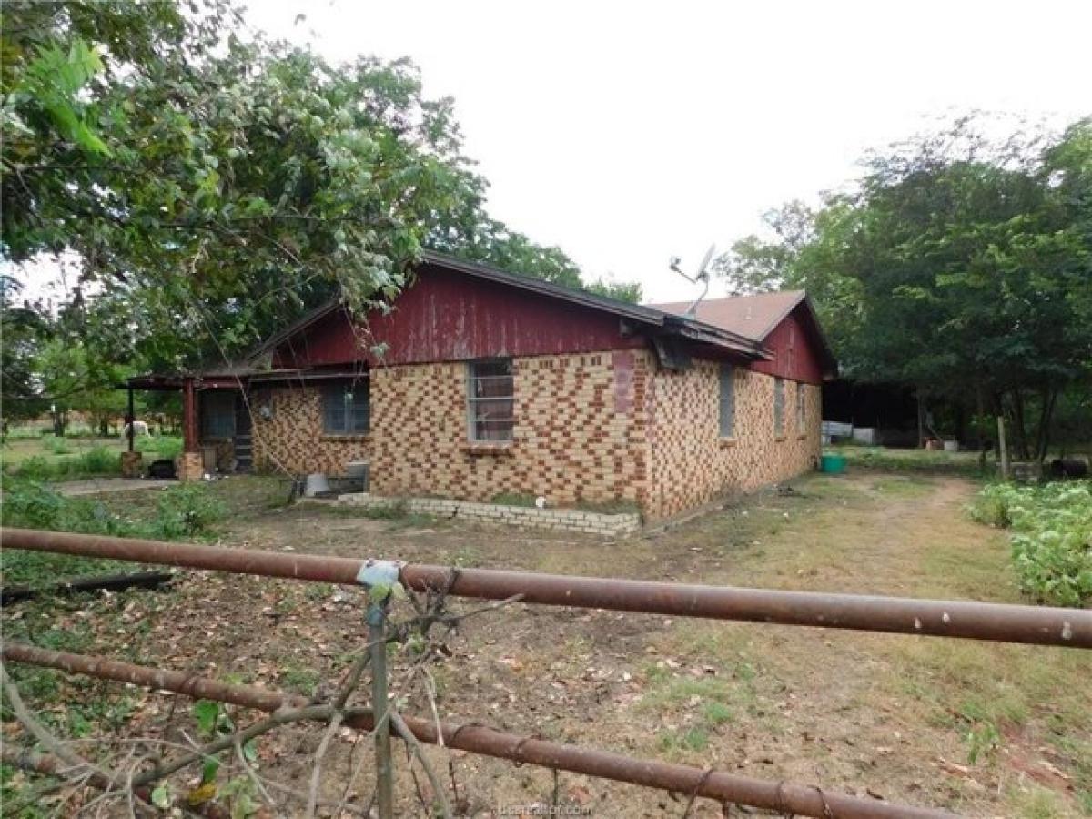 Picture of Home For Sale in Calvert, Texas, United States