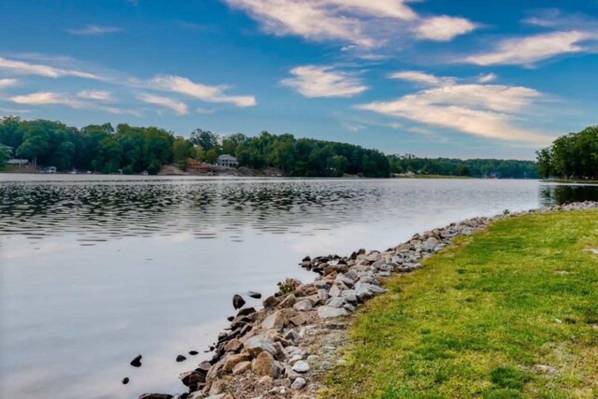 Picture of Residential Land For Sale in Louisburg, North Carolina, United States