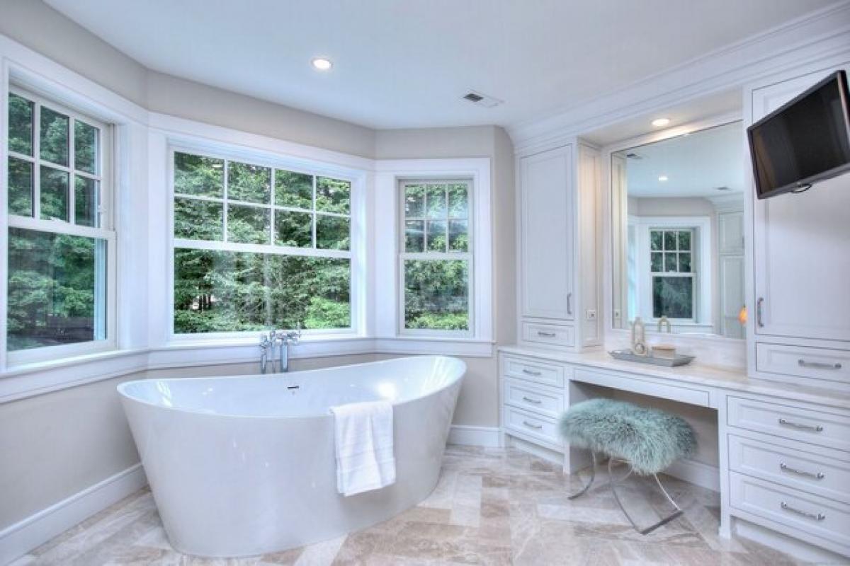 Picture of Home For Sale in New Canaan, Connecticut, United States