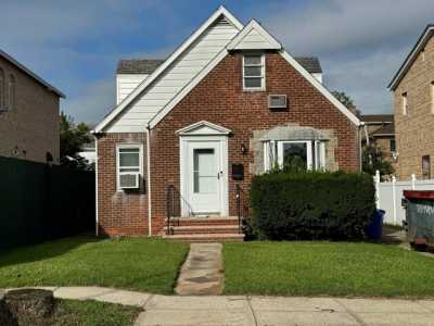 Home For Sale in Fresh Meadows, New York