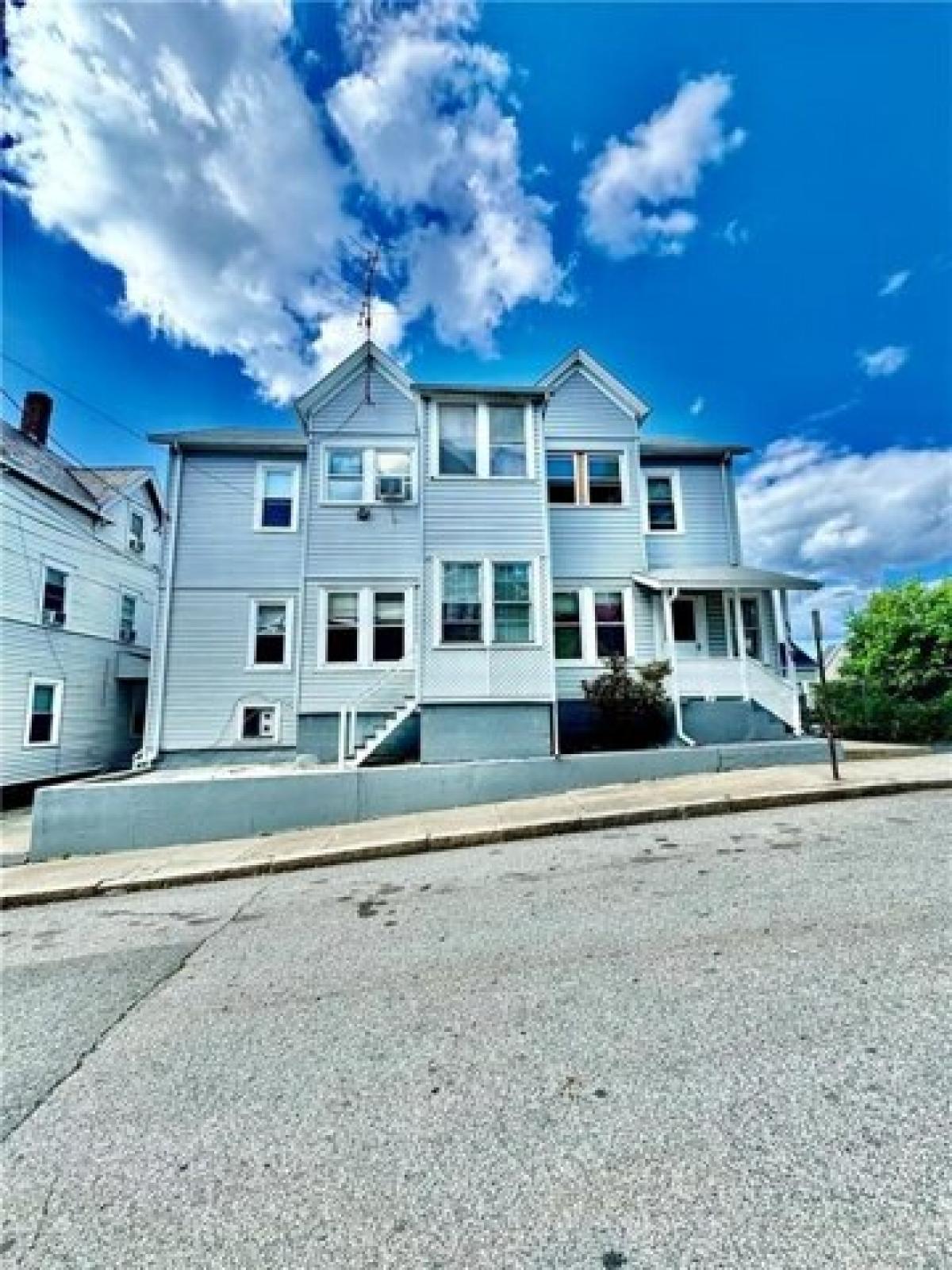 Picture of Home For Sale in Woonsocket, Rhode Island, United States