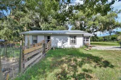 Home For Sale in Pierson, Florida