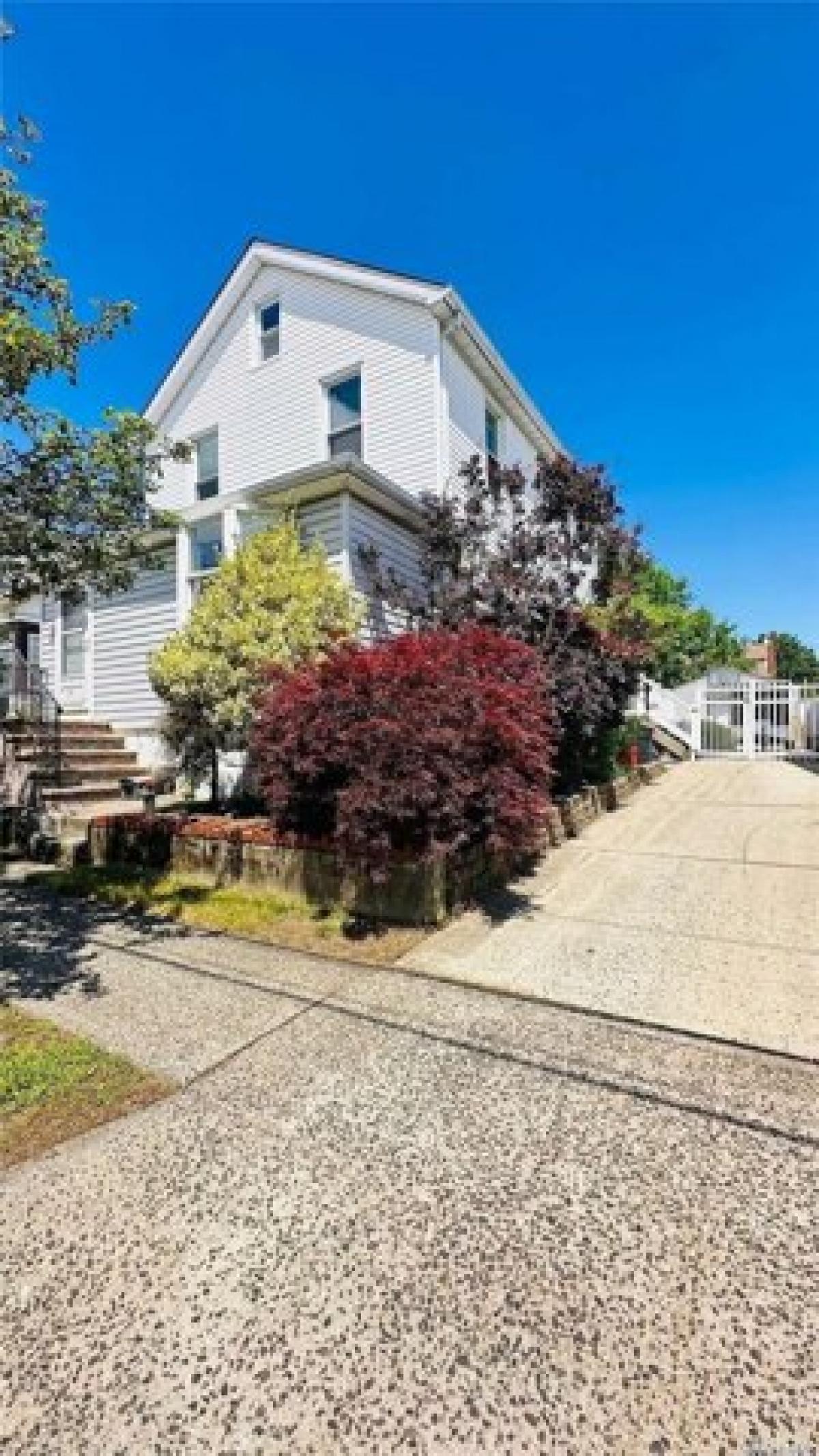 Picture of Home For Rent in Franklin Square, New York, United States