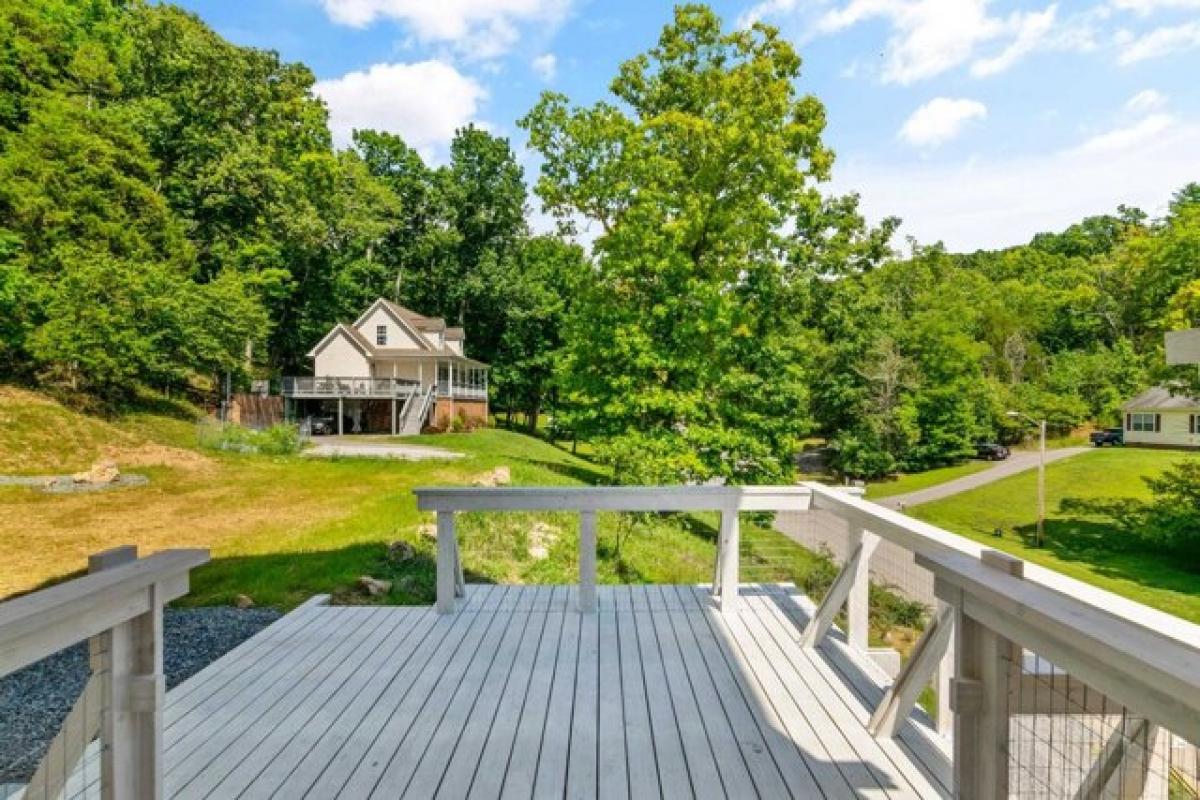 Picture of Home For Sale in Christiansburg, Virginia, United States