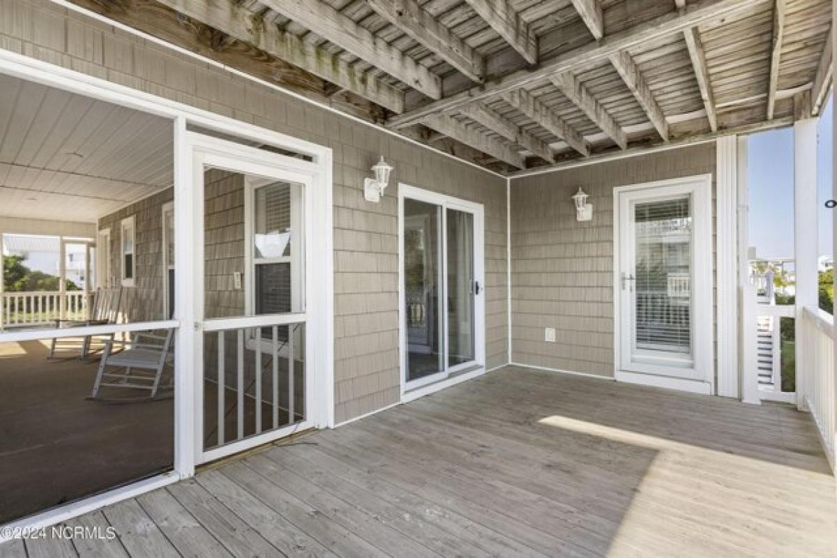 Picture of Home For Sale in Holden Beach, North Carolina, United States