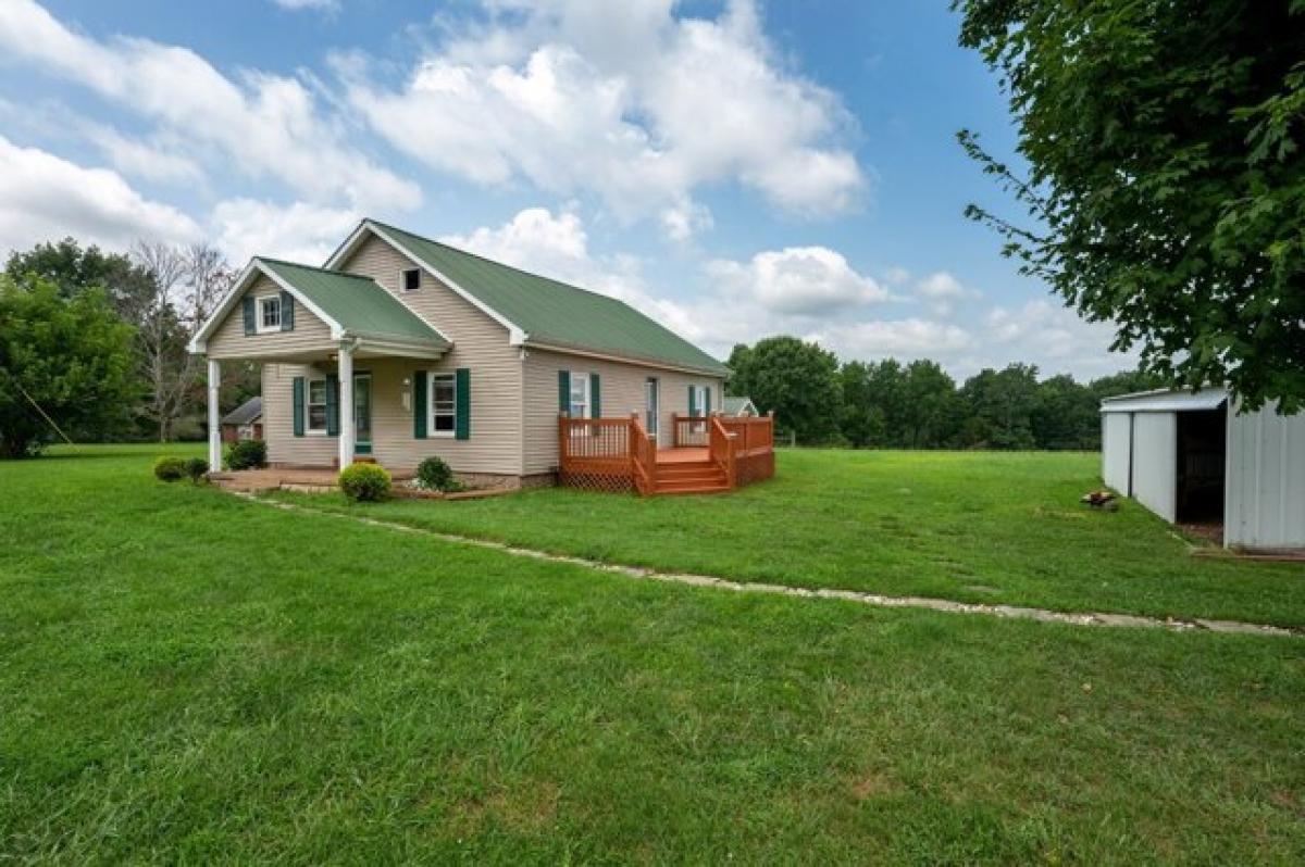 Picture of Home For Sale in Lafayette, Tennessee, United States