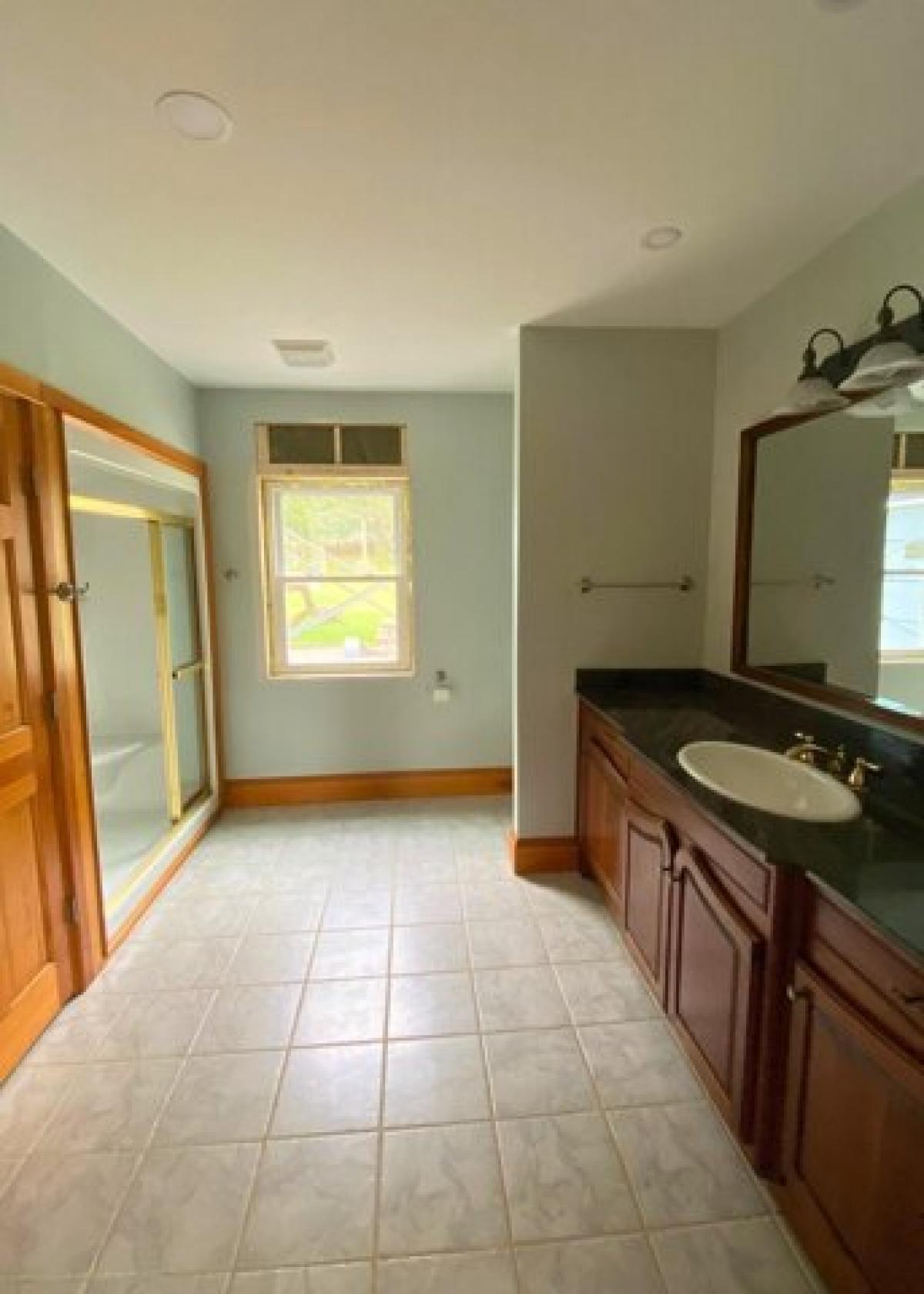 Picture of Home For Sale in Ellsworth, Maine, United States