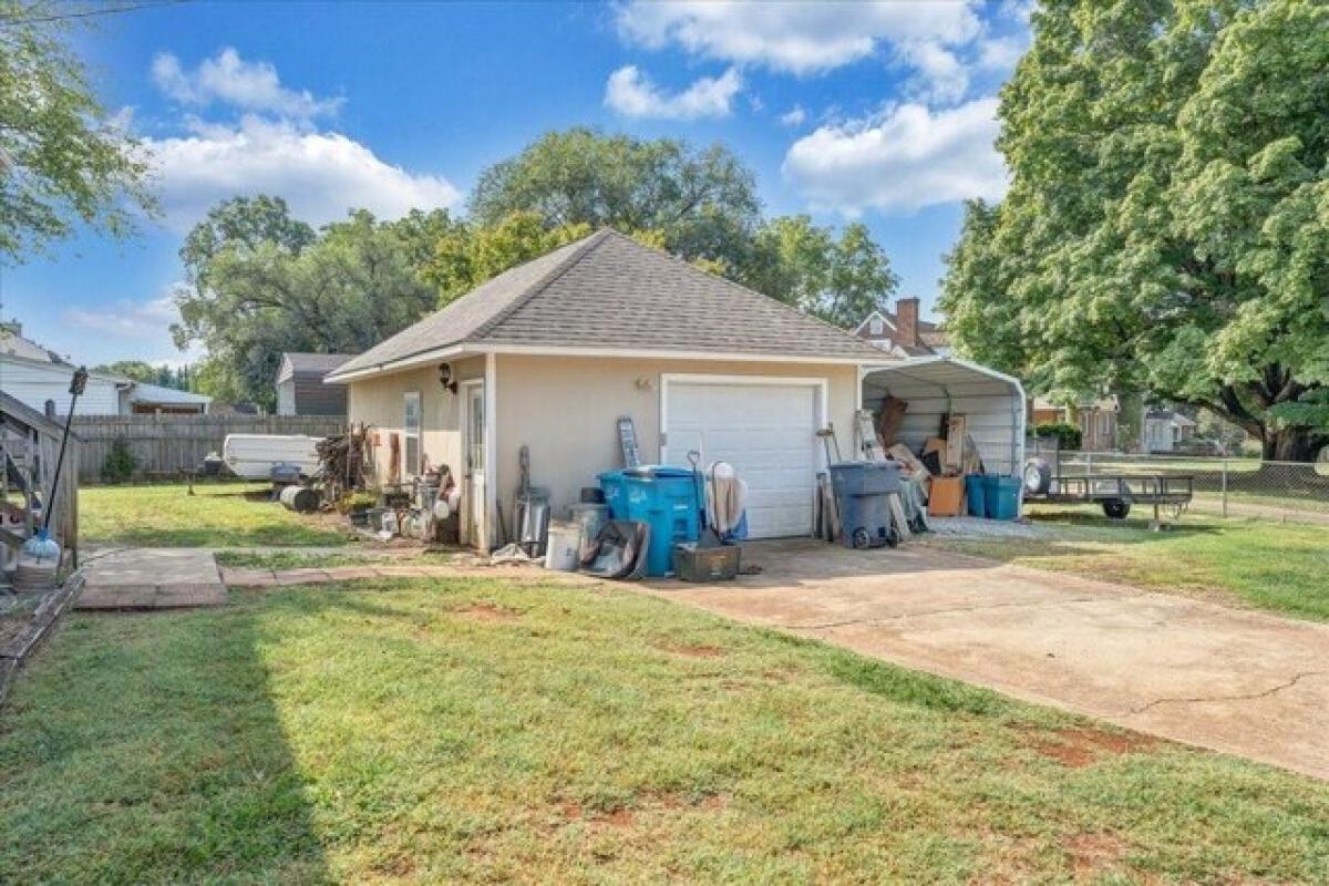 Picture of Home For Sale in Roanoke, Virginia, United States