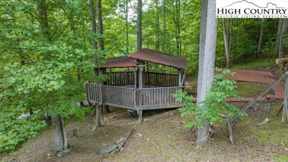 Picture of Home For Sale in Elk Park, North Carolina, United States