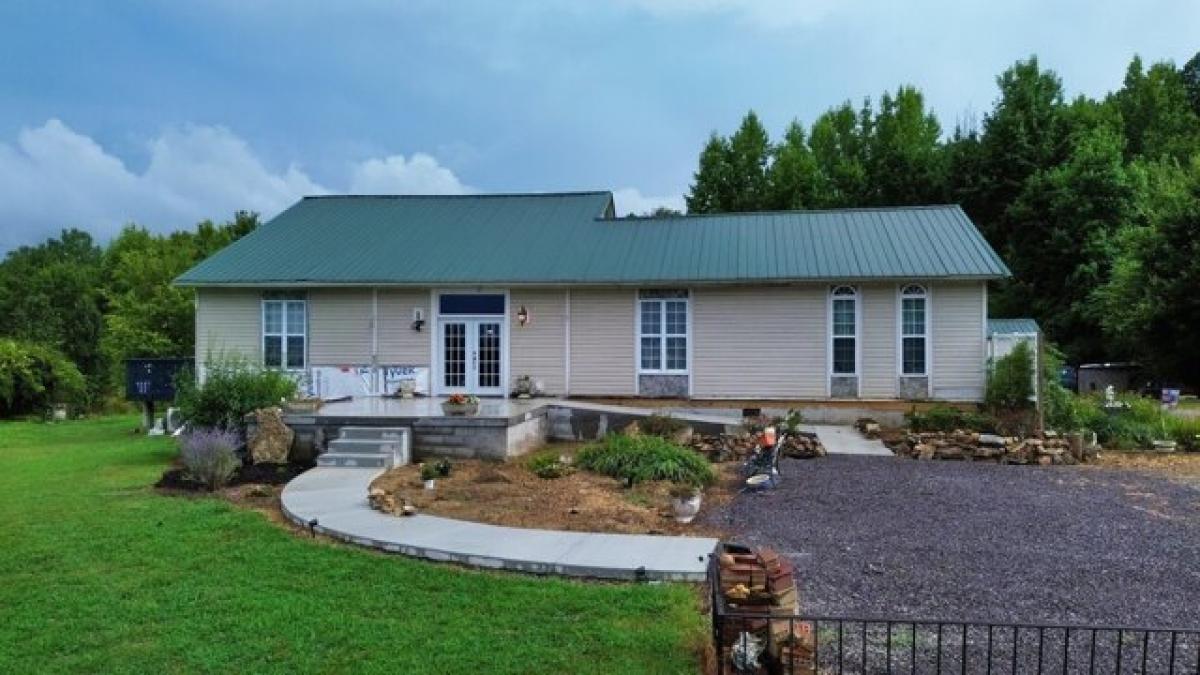 Picture of Home For Sale in Morrison, Tennessee, United States