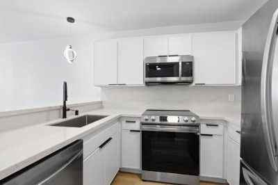 Apartment For Rent in Santa Monica, California