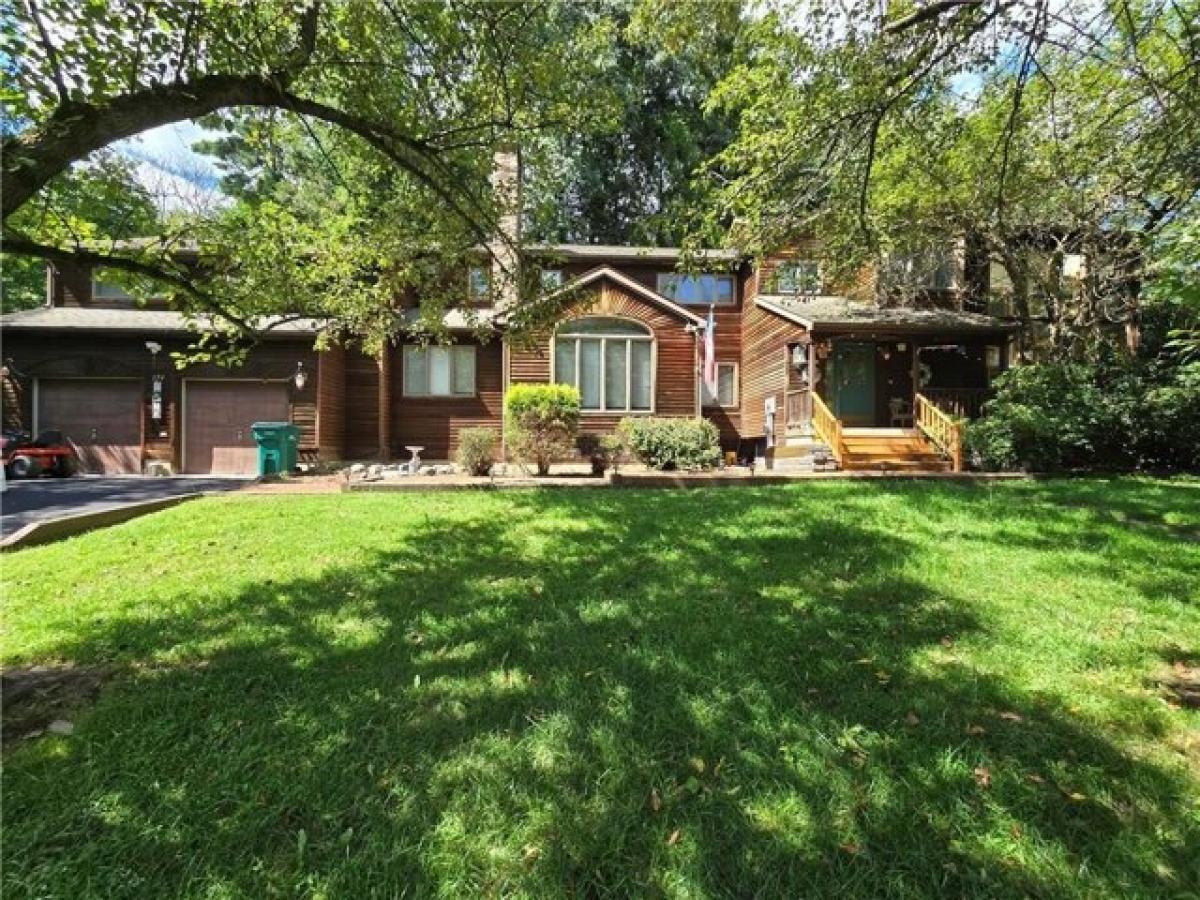 Picture of Home For Sale in East Stroudsburg, Pennsylvania, United States