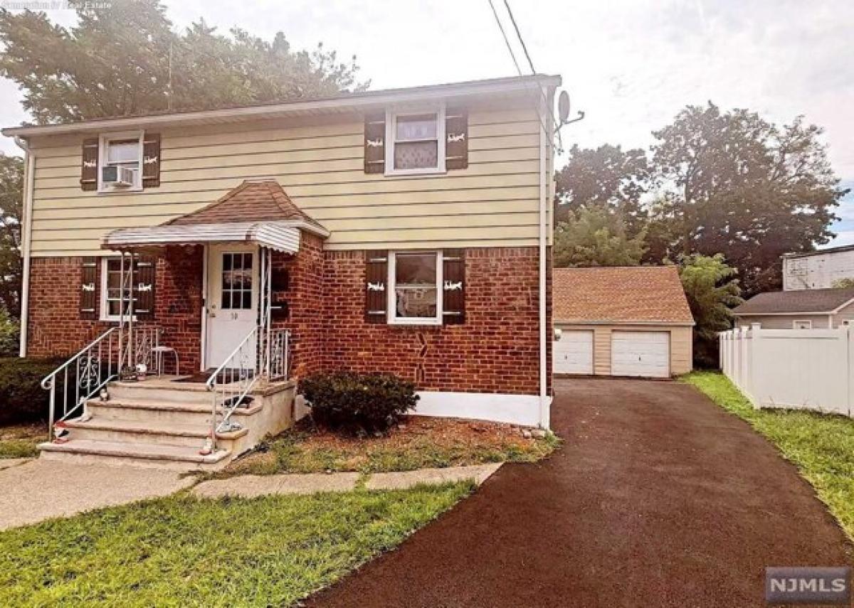 Picture of Home For Sale in Lodi, New Jersey, United States