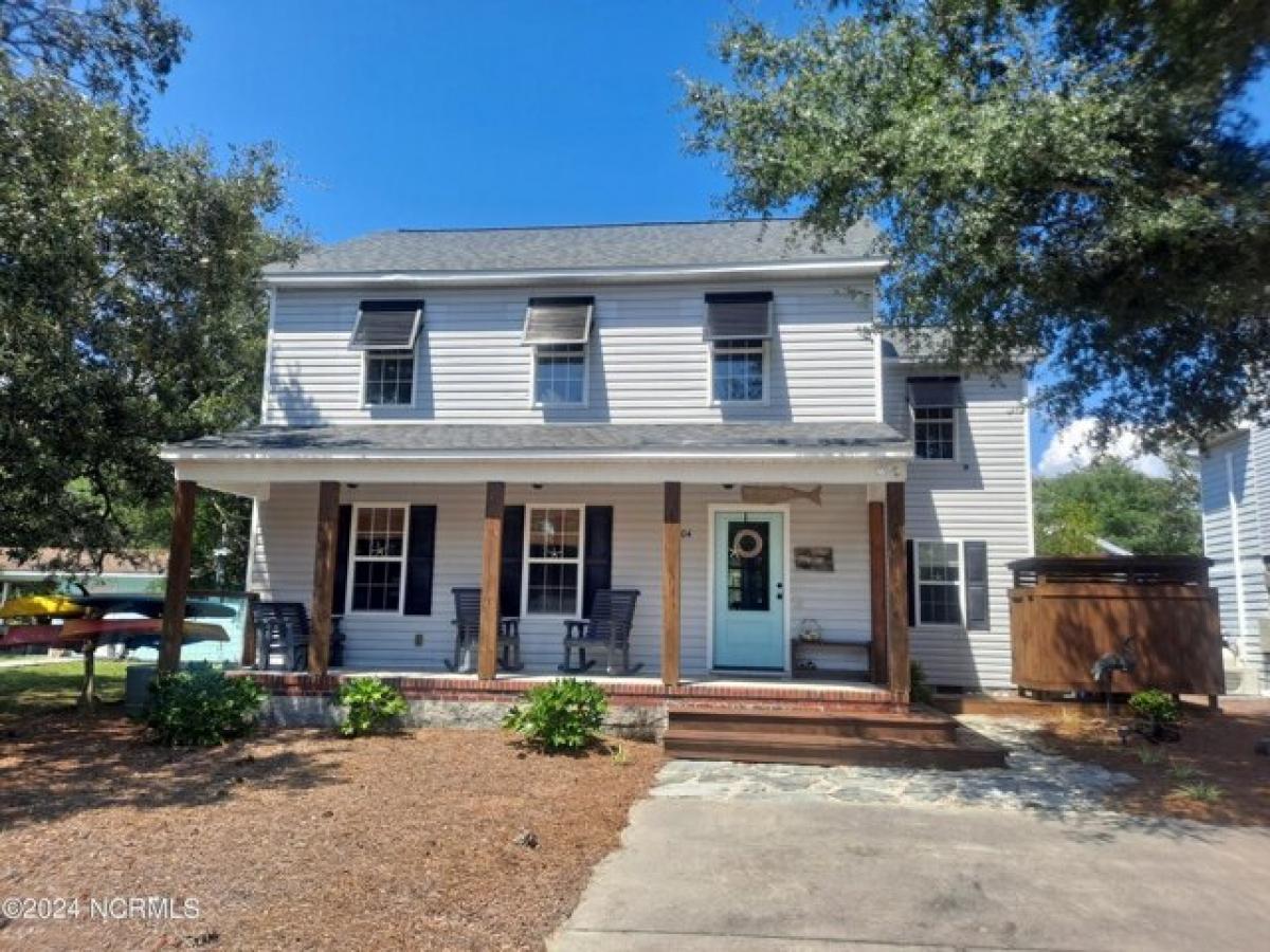 Picture of Home For Sale in Oak Island, North Carolina, United States