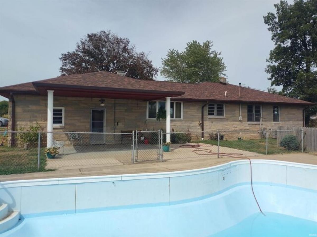 Picture of Home For Sale in Bloomfield, Indiana, United States