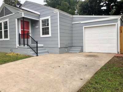 Home For Rent in River Oaks, Texas