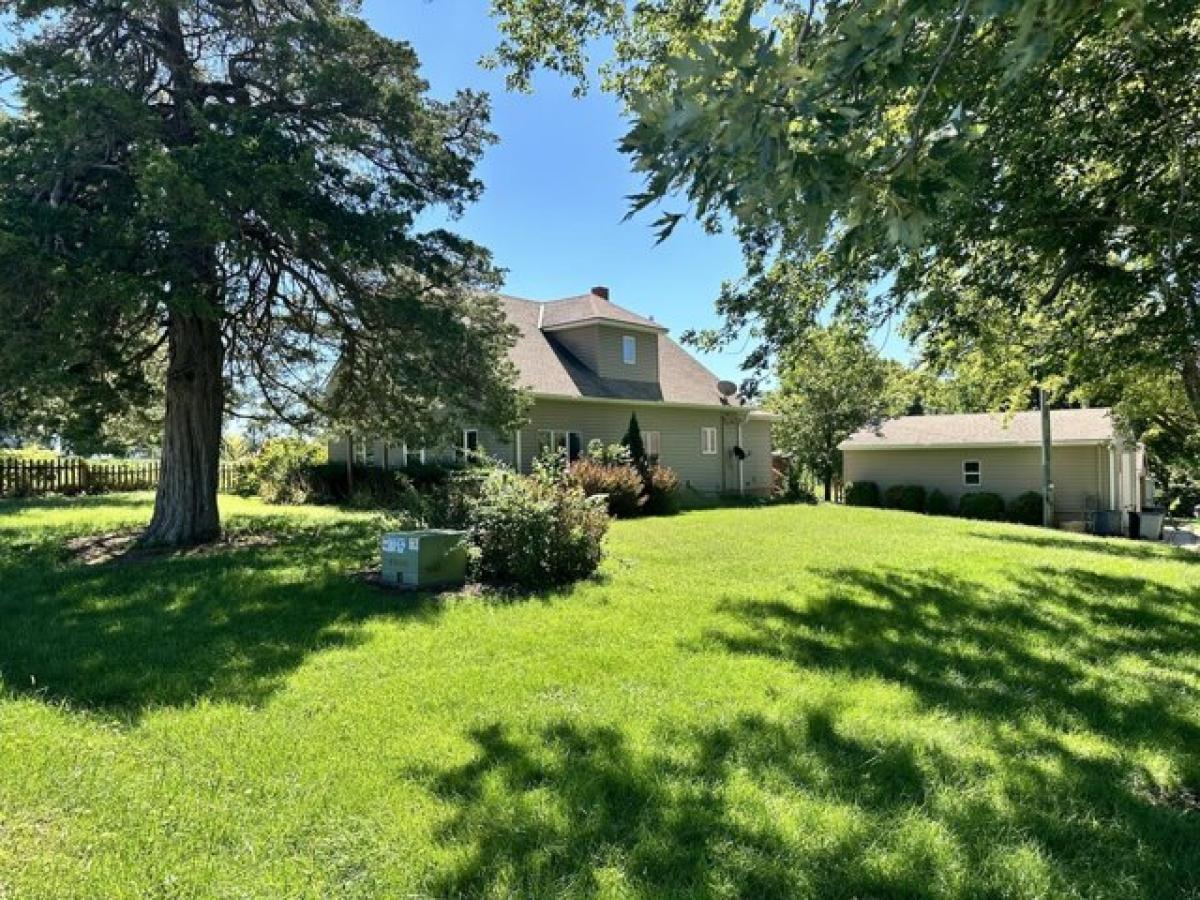 Picture of Home For Sale in Council Bluffs, Iowa, United States