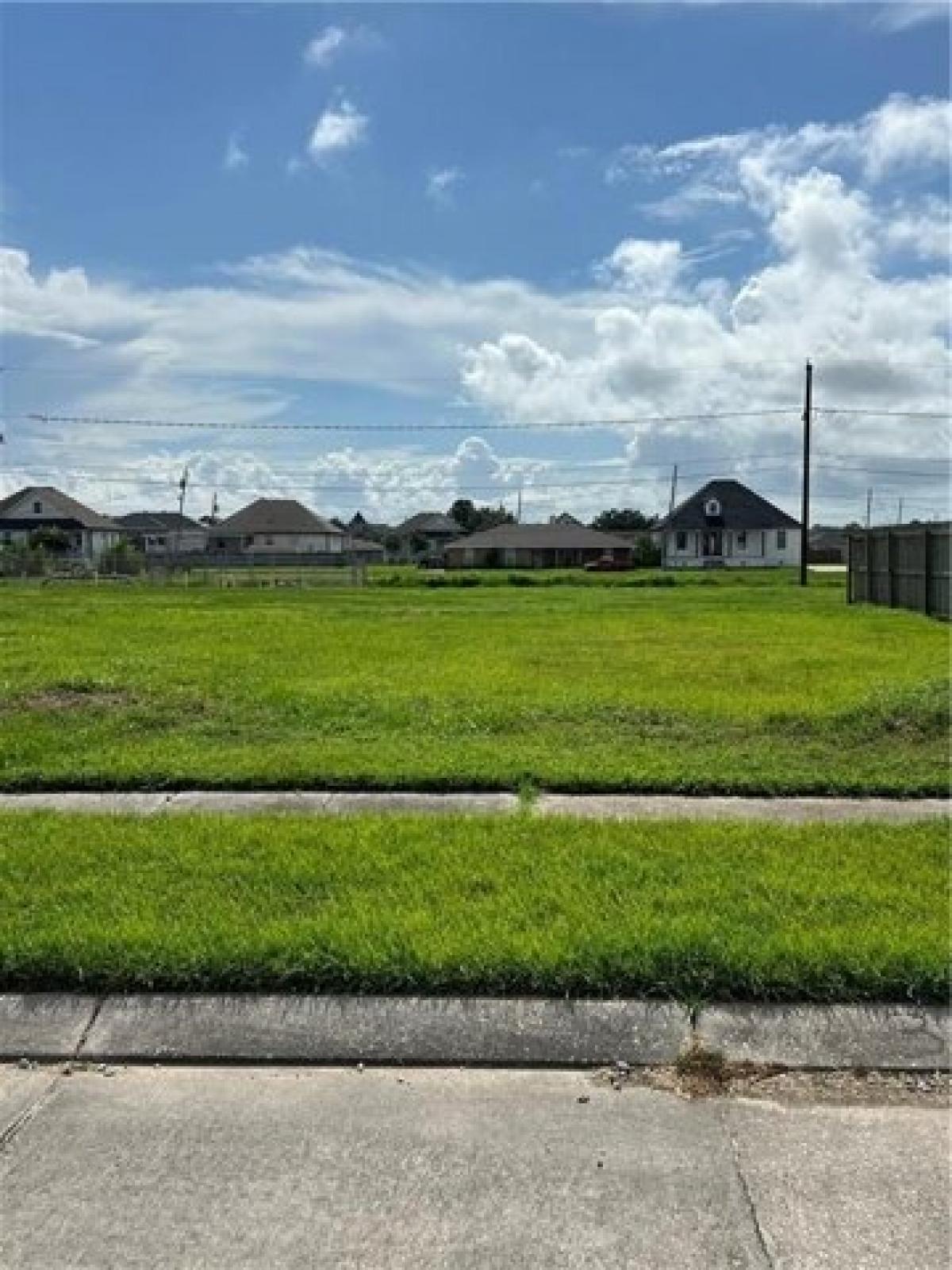 Picture of Residential Land For Sale in Chalmette, Louisiana, United States