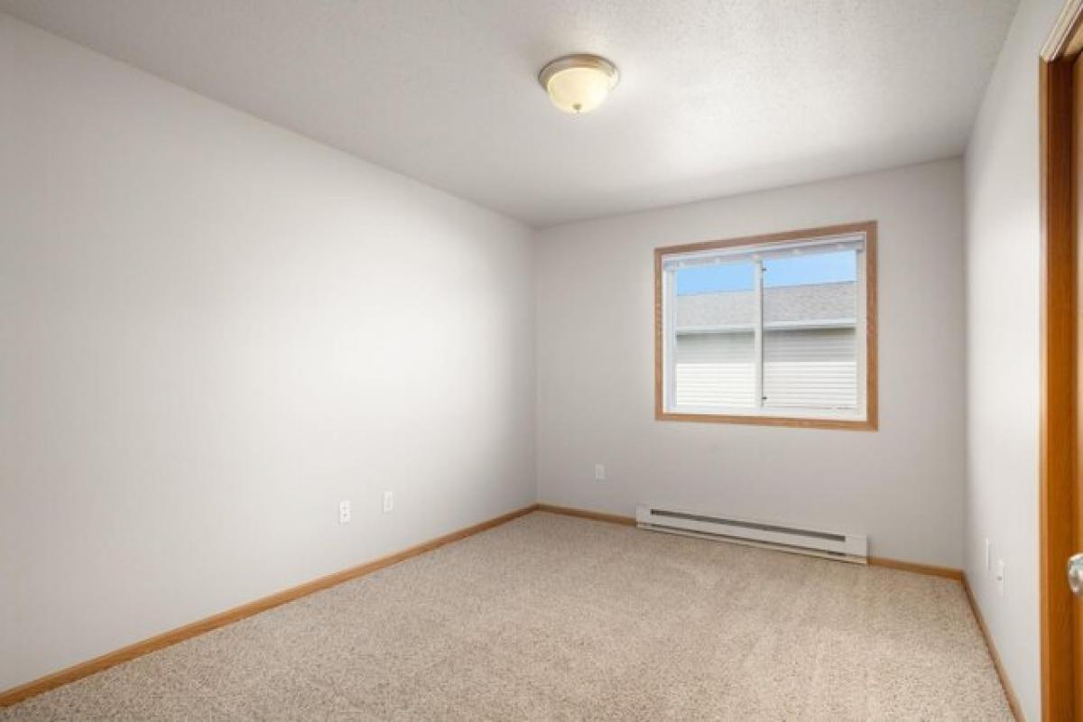 Picture of Home For Sale in Minot, North Dakota, United States