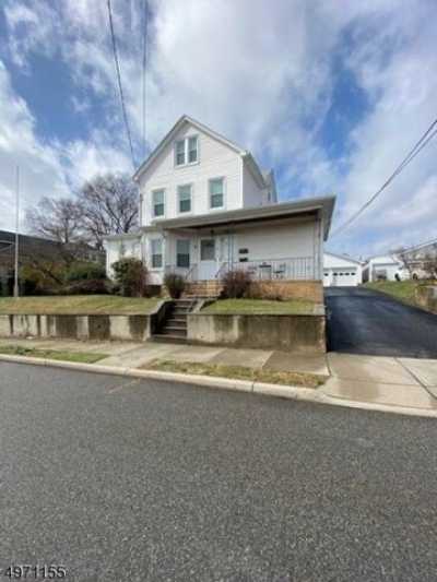 Home For Rent in Totowa, New Jersey