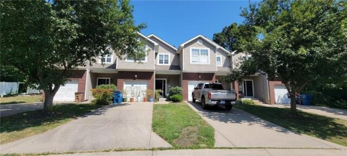 Picture of Home For Sale in Pleasant Valley, Missouri, United States