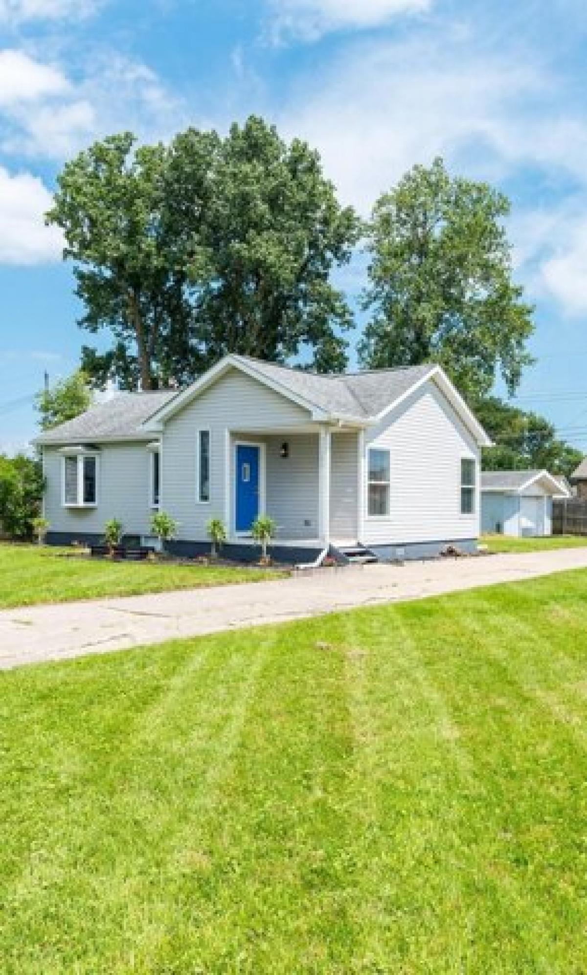 Picture of Home For Sale in Clinton Township, Michigan, United States