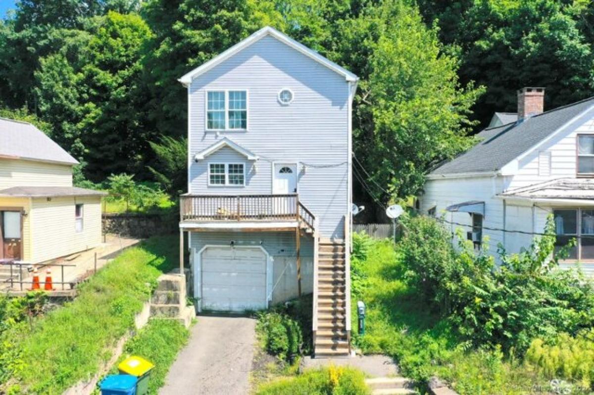 Picture of Home For Sale in Waterbury, Connecticut, United States